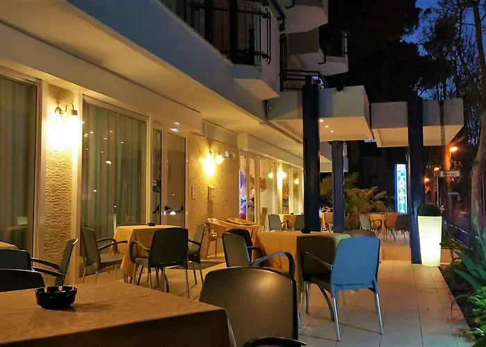 Lodge: Hotel Canasta